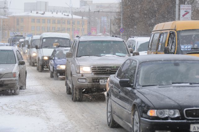 Утром Омск сковали дорожные заторы.