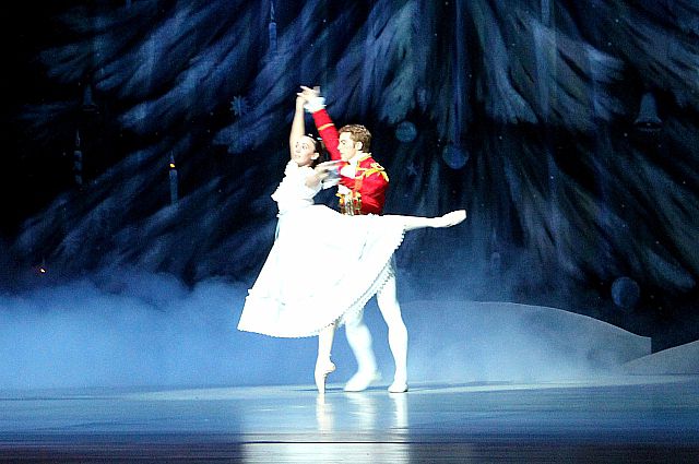 Сцена из балета «Щелкунчик».