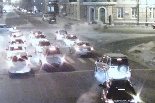 Момент столкновения трех автомобилей в центре Иркутска.