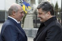 Президент Белоруссии Александр Лукашенко и президент Украины Пётр Порошенко во время встречи в Киеве.