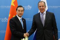 Министр иностранных дел Китая Ван И и министр иностранных дел РФ Сергей Лавров.