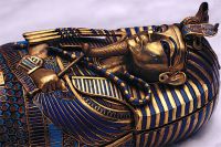 Погребальная маска Тутанхамона из чистого золота. 