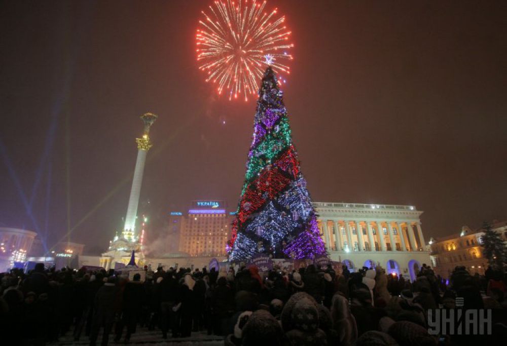 2009 год. Зажжение огромной новогодней елки состоялось 19 декабря