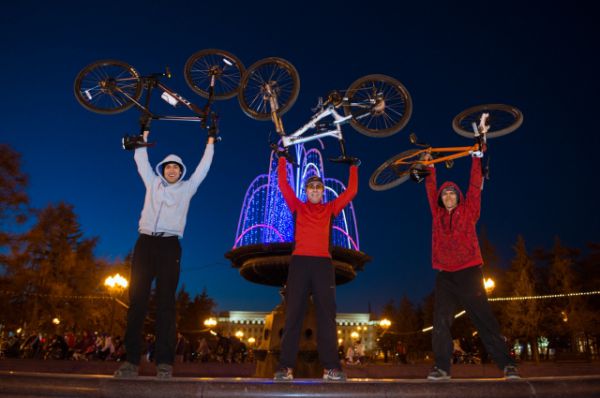 В 2014 году велосипед как спорт и досуг приобрел огромное количество поклонников в Иркутске. Заезд велосветлячков: http://www.irk.aif.ru/society/1134813