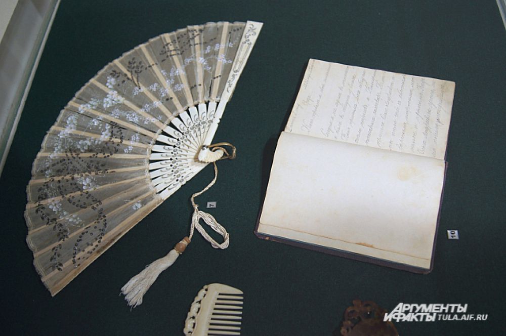 Веер, гребень и личный дневник Антонины Кузнецовой