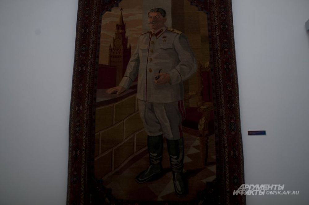 В Омске открылась выставка «Дары советским лидерам. От Ленина до Горбачева».