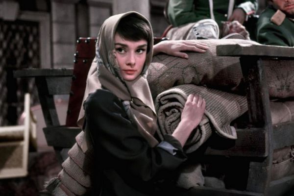 В 1956 году на большой экран вышла картина «Война и мир» американского режиссера Кинга Видора. Образ Наташи Ростовой воплотила Одри Хепберн.