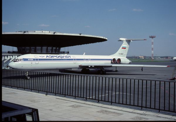 Самолет был разработан в Авиационном комплексе имени С.В.Ильюшина в 1960 году по инициативе компании «Аэрофлот», которая выработала особенные требования для дальнемагистрального самолета, который был бы способен совершить полет без пересадки из Москвы в Хабаровск и Гавану.