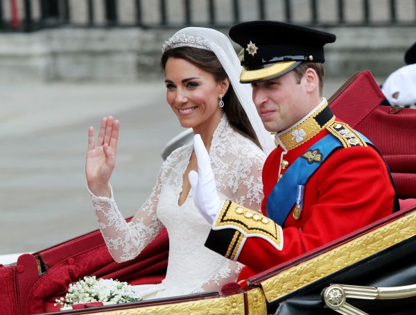 29 апреля 2011 года в Вестминстерском аббатстве в Лондоне состоялась свадьба принца Уэльского Уильяма и Кэтрин Миддлтон. Королева Елизавета II пожаловала молодой паре титул герцога и герцогини Кембриджских.