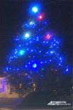 В центре Суворова также стоит новогоднее дерево в красочном наряде