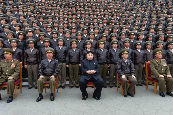 О первой громкой казни эпохи товарища Ким Чен Ына стало известно в октябре 2012 года. Как сообщила британская газета The Telegraph со ссылкой на южнокорейские источники, жертвой «кровавого вождя» стал заместитель министра народных вооружённых сил Ким Чхоль.