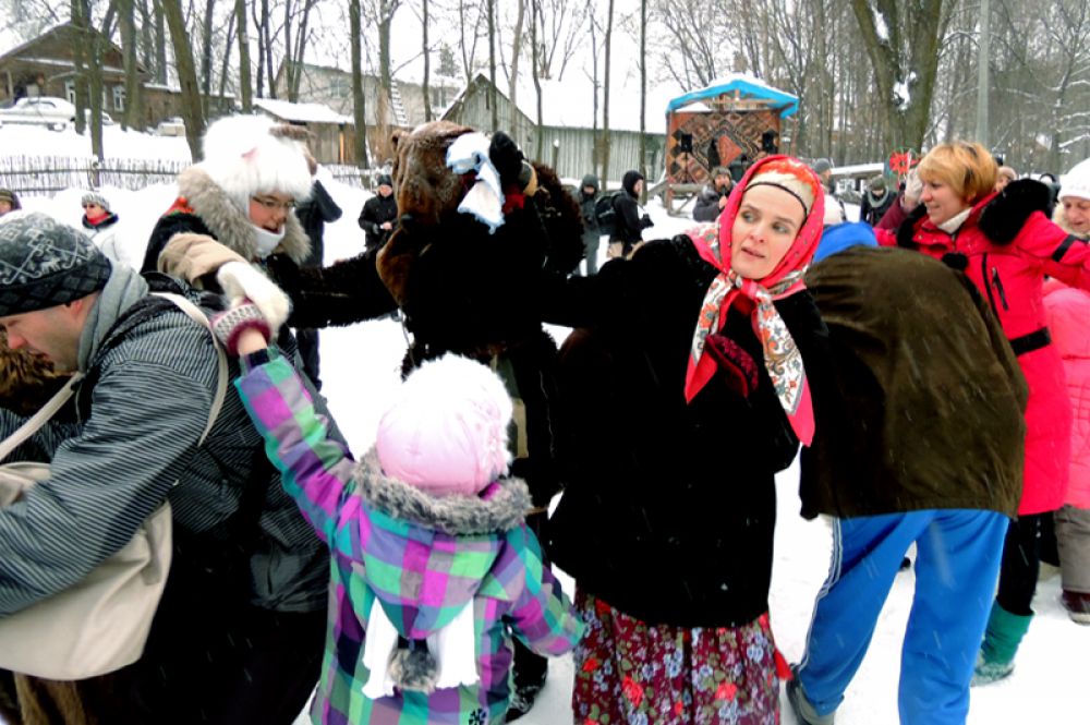 Гости с удовольствием играли в ручеек.
