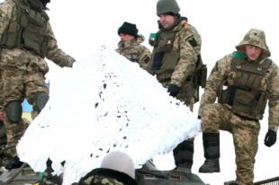 Военные получили маскировочные сетки
