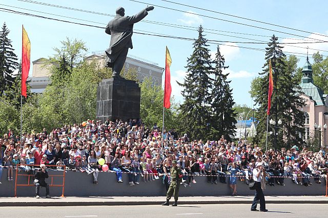 Памятники Ленину последнее время повсеместно становятся объектами горячих споров.