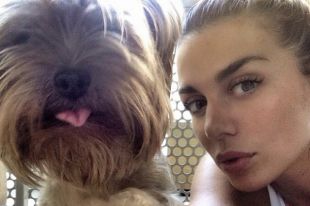 Анна Седокова с питомцем