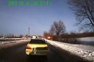 Скрин из видео обстрела маршрутки под Волновахой
