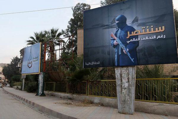 Свою деятельность террористы активно иллюстрируют на билбордах в Ракке.