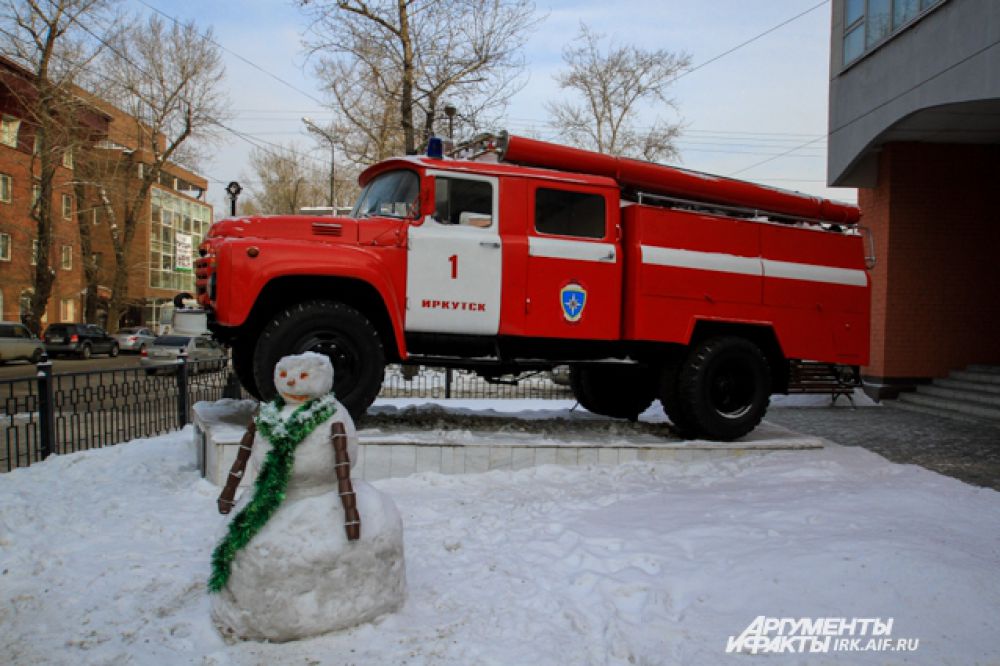 Достопримечательность пока не собирается таять.