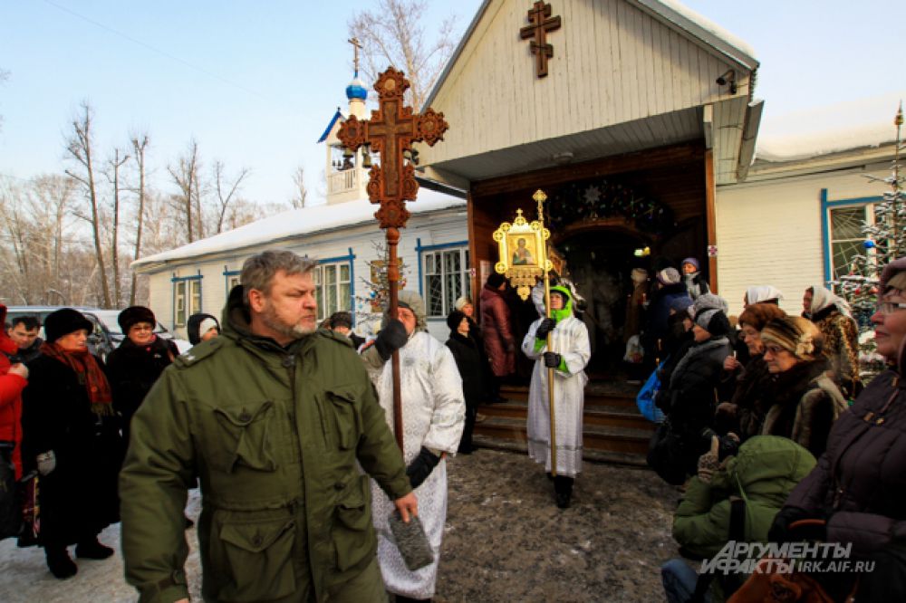 Крещенский ход традиционно начинается утром.