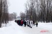 Православные прихожане шли пешком к точке купания у Бугринского моста