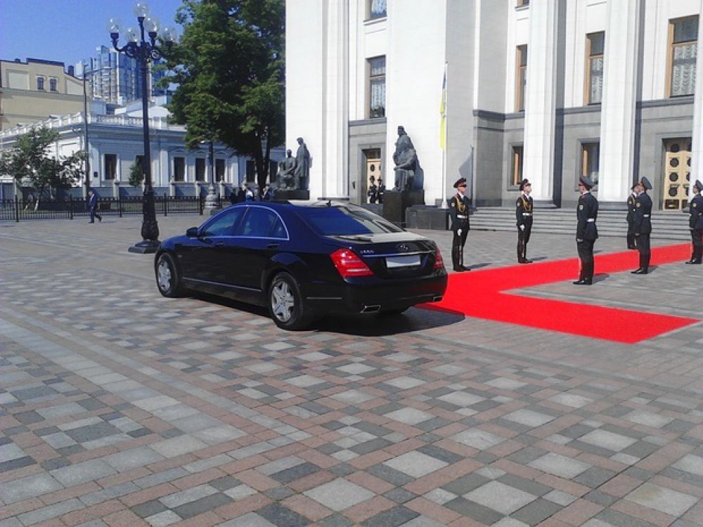 Петр Порошенко – Mercedes S 600