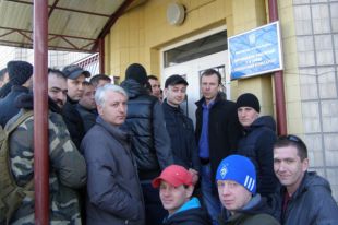 Возле военкомата