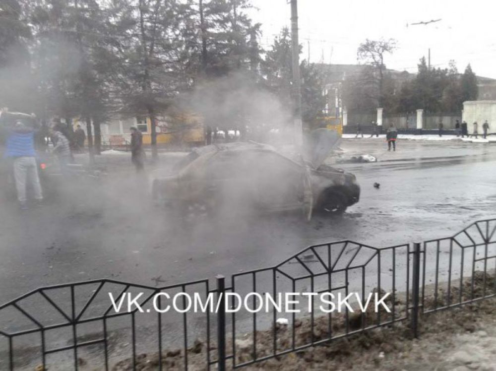 В Донецке на трамвайной остановке разорвался снаряд