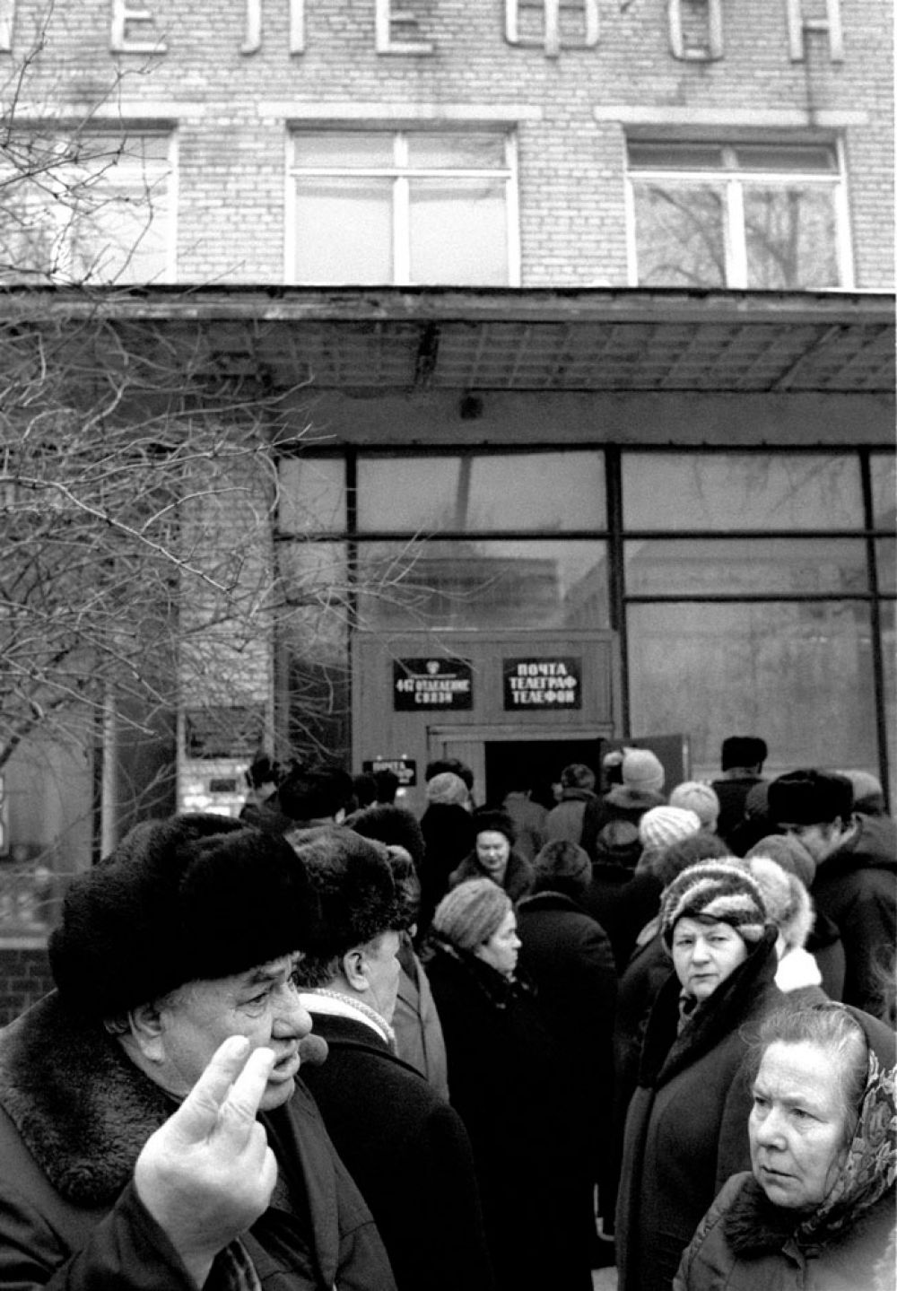 Инициатором конфискационной денежной реформы был министр финансов СССР Валентин Павлов, который еще летом 1990 г. секретной запиской довел до сведения президента СССР Михаила Горбачева и председателя Совета министров СССР Hиколая Рыжкова свои соображения в пользу обмена 50 и 100 рублевых купюр образца 1991 г. По его сведениям, крупнокупюрные советские денежные знаки в большом количестве сконцентрировались за рубежом и в руках теневого капитала.