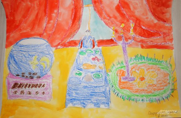 Покручина Настя (6 лет) тоже изобразила чиновника, восседающего за столом. Только он уставлен всякими вкусностями. Трапезу слуги государства освещает канделябр со свечами.   
