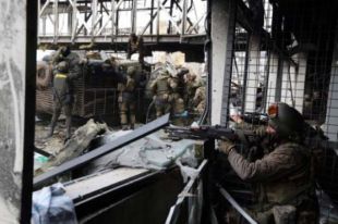 Военный в донецком аэропорту