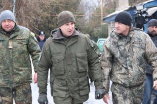 Вячеслав Аброськин (по центру)