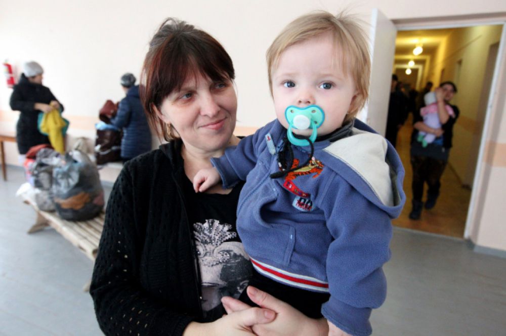 Сегодня в трёхэтажном здании детского оздоровительного лагеря «Парус» размещены уже 138 граждан Украины.