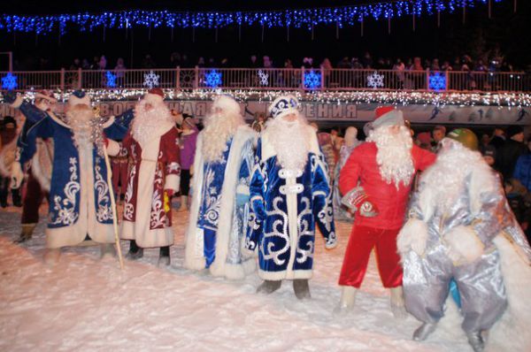 Здесь уже несколько лет подряд проходит Всероссийский Съезд Дедов Морозов и Снегурочек.