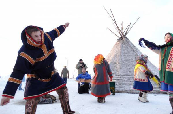 В Ханты-Мансийске с размахом отмечаются праздники ханты и манси, главными из которых является Медвежий праздник и Вороний день.