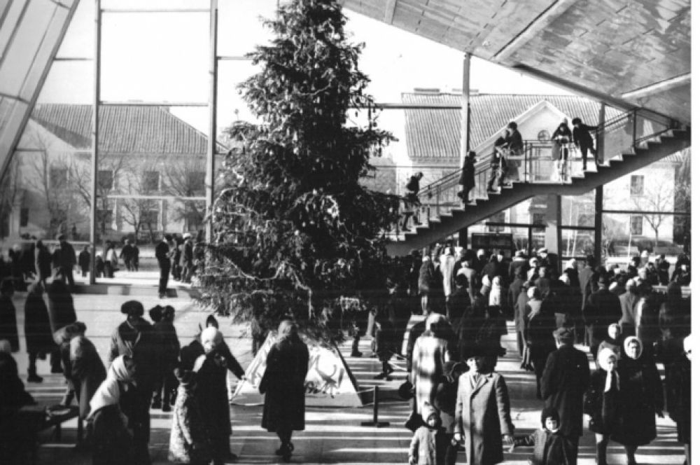 Кинотеатр был сдан в эксплуатацию в начале мая 1967 года.
