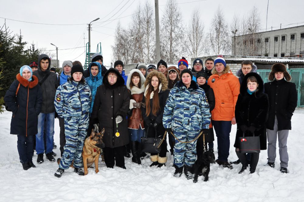 Студенты познакомились даже с четвероногими сотрудниками полиции