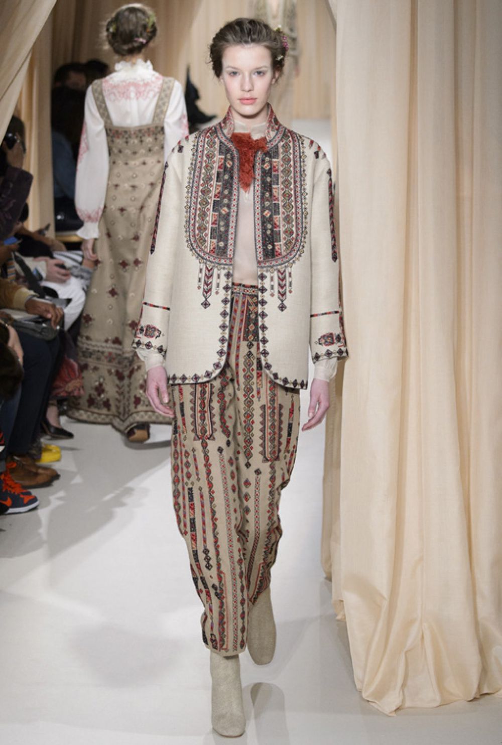 Показ коллекции Valentino в Париже