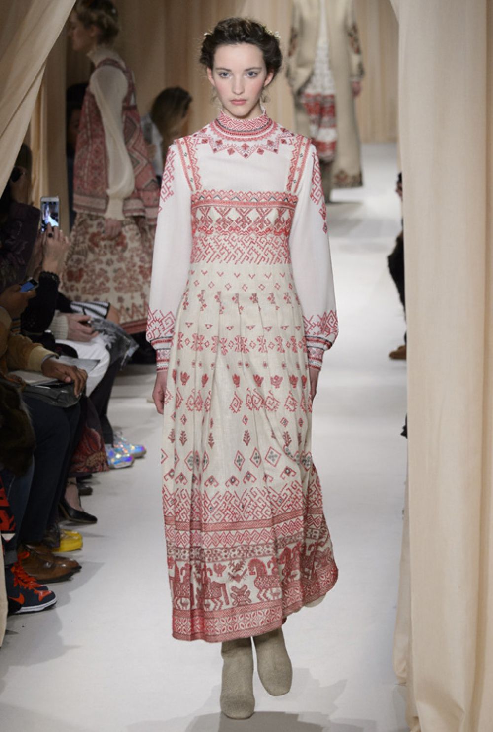 Показ коллекции Valentino в Париже