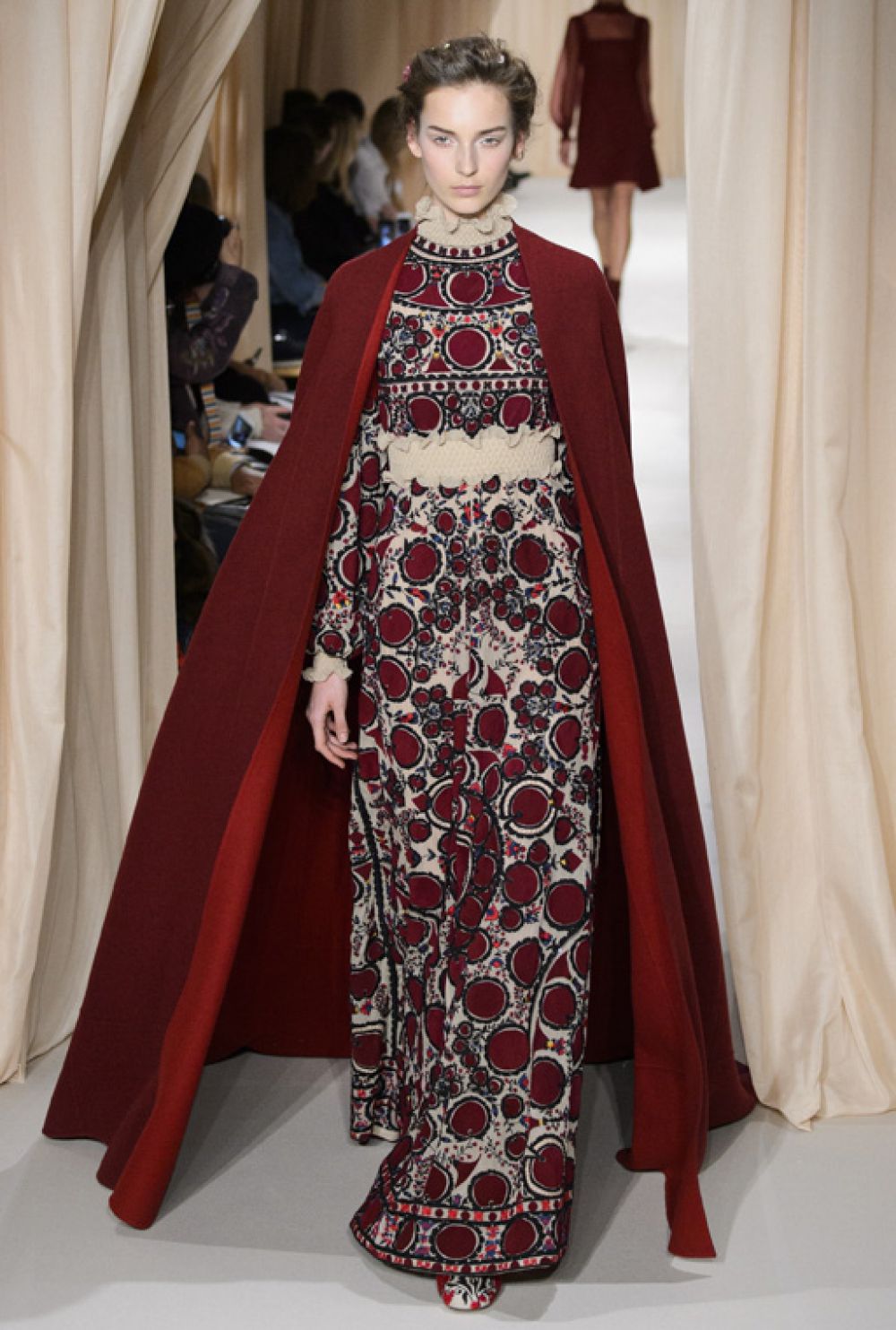 Показ коллекции Valentino в Париже
