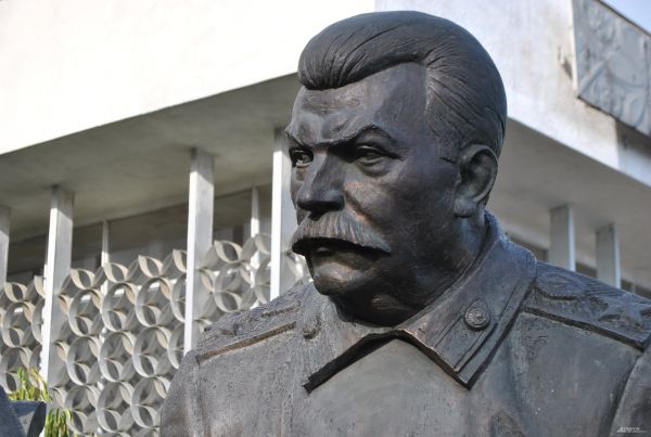 Скульптура председателя Совета Народных Комиссаров СССР, маршала Советского Союза Иосифа Сталина.