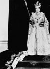 Несмотря на то, что за долгое время правления королеву неоднократно критиковали не только простые британцы, но и ее ближайшие соратники, Елизавета II остается одним из самых популярных монархов в мире. Ведь благодаря своим личным качествам, в частности, упорному и смелому характеру, королева смогла сохранить на высоте престиж британской монархии.