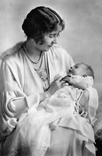 Королева Великобритании Елизавета II (Queen Elizabeth II) родилась 21 апреля 1926 года в Лондоне в семье герцога и герцогини Йоркских. 