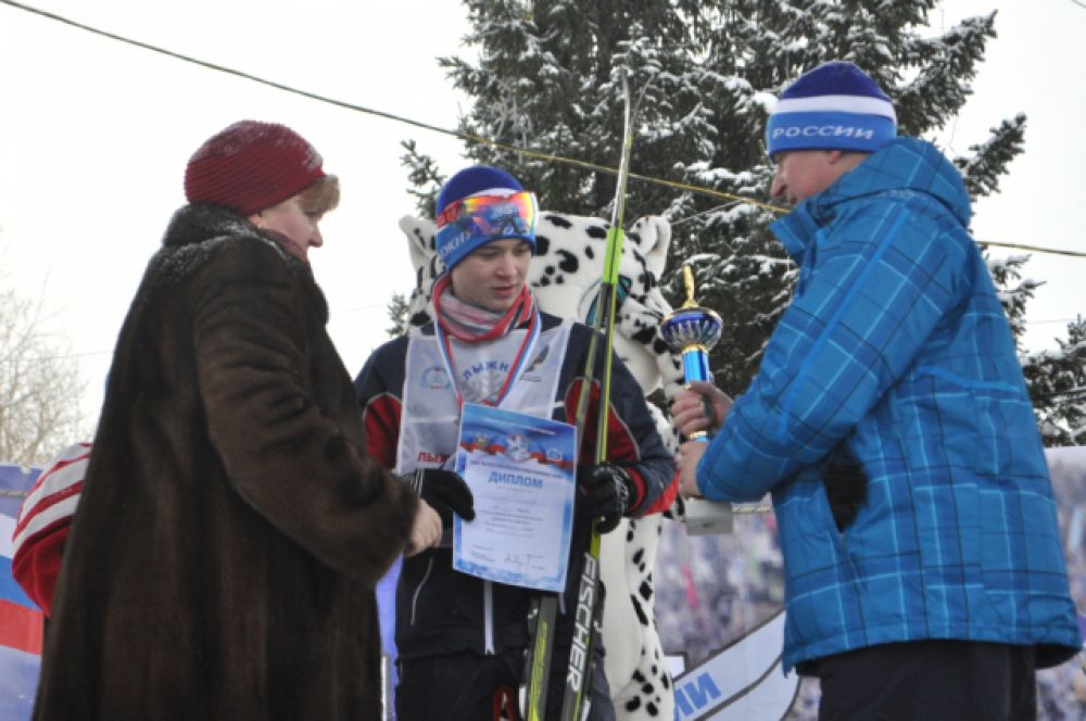 Никита Степарев занял третье место в юношеском забеге. 