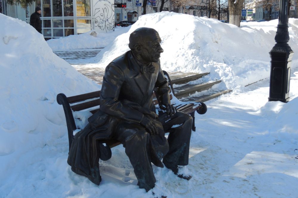 Памятник Евгению Евстигнееву.