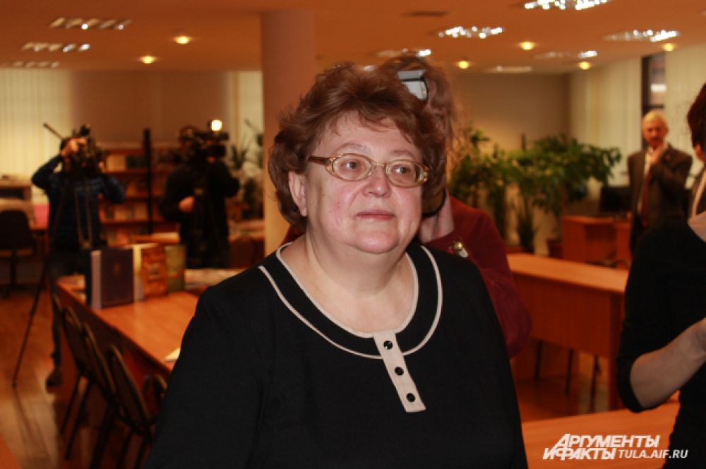 Директор музея Надежда Калугина с удовольствием приняла благодарность председателя ЦИК