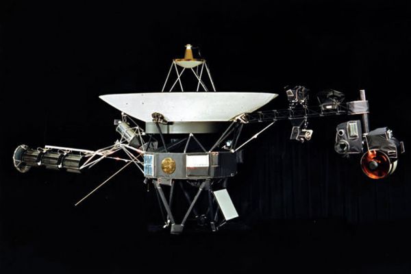 В 2013 году было официально объявлено: первый искусственный объект, космический долгожитель «Вояджер-1» вышел за границу Солнечной системы, попав в межзвездную среду.