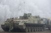 Украинские военные играют в футбол на передовой возле Дебальцево