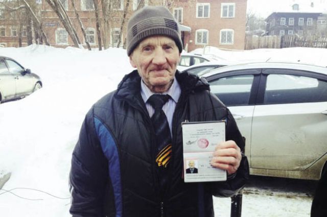 Анатолий Кузнецов сумел прописаться по ул. Республиканской, 100, а пока живет у родни.