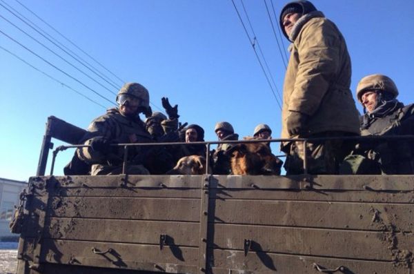 Украинские военные покидают Дебальцево 