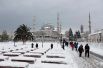 Разгул стихии в Стамбуле нарушил нормальный ритм жизни в городе. В некоторых районах толщина снежного покрова составила 60 см.